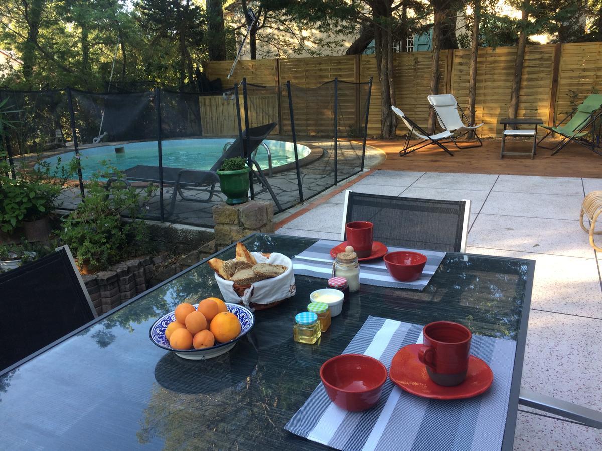 サン・エギュルフ La Maison Blanche Bed & Breakfast エクステリア 写真