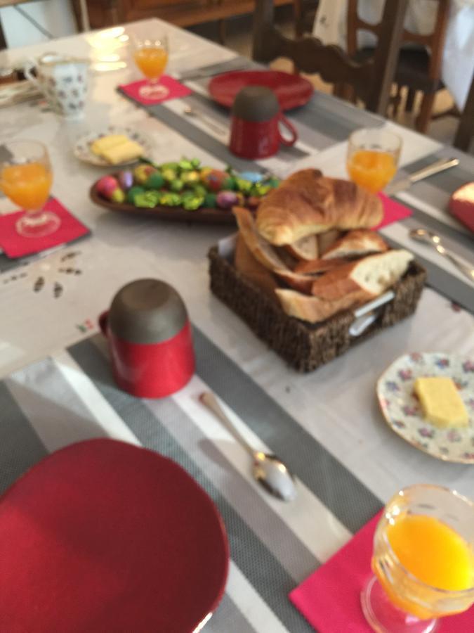 サン・エギュルフ La Maison Blanche Bed & Breakfast エクステリア 写真